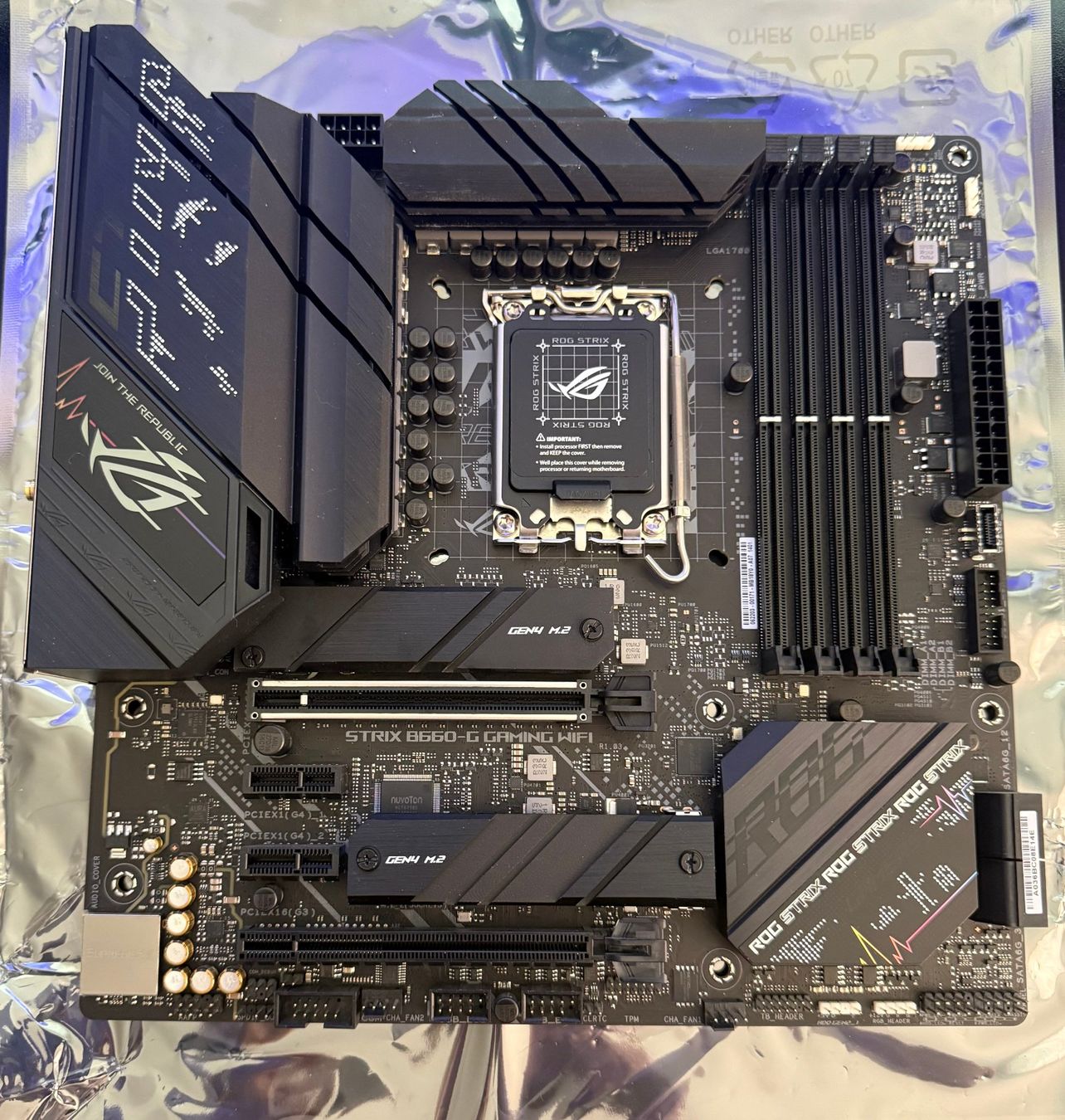 Asus Mainboards: Asus Strix B660-G Mainboard – Gebraucht aus Winterthur von Natelnummer