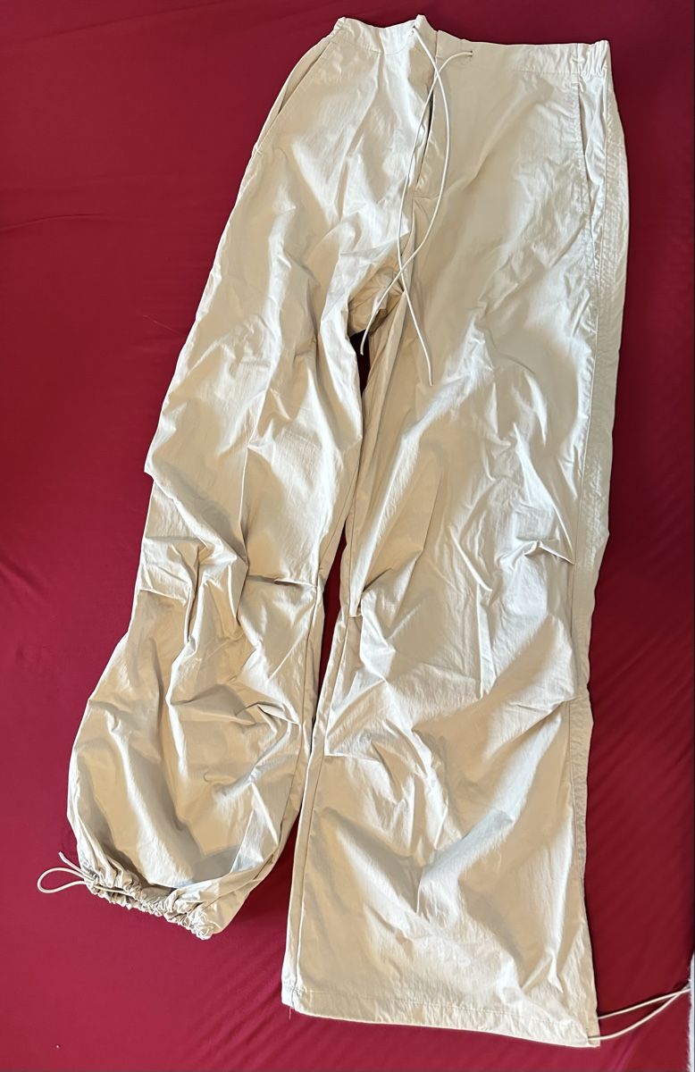 Zara Pantalons: Zara Beige Drawstring Cargo Pants – D'occasion à Murgenthal par mar_q2yf