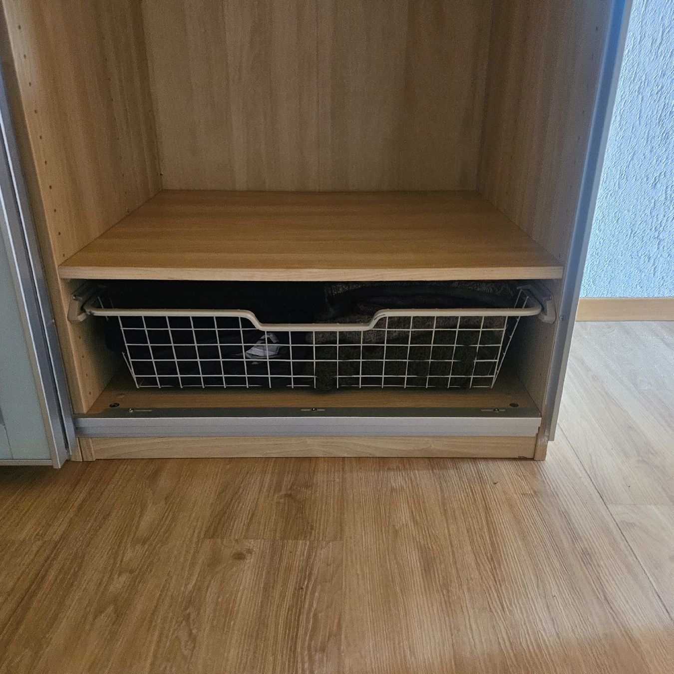 Armadi: Schöner Grosser Kleiderschrank ab 1.- – Usato da Eglisau venduto da kaya024 5