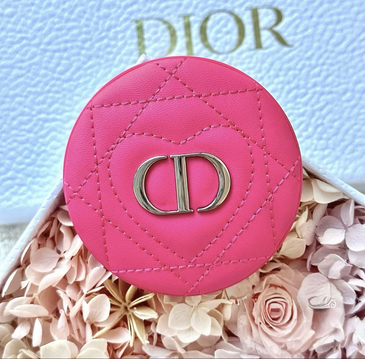 Make-up: Dior rose pink cannage-patterned makeup mirror, limited edit – Nuovo e nell'imballaggio originale da Chur venduto da Madeys
