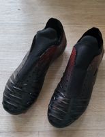 CHAUSSURES DE FOOTBALL SONDICO NOIRES ET ROUGES, PT 38