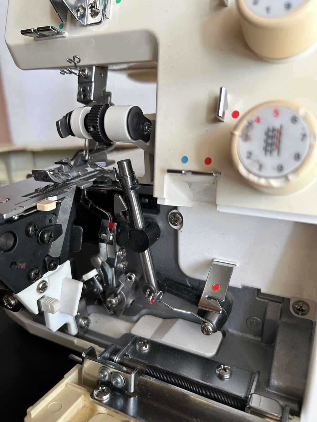 Bernina Machines à coudre: Bernette for BERNINA FunLock 007D Overlockmaschine – D'occasion à curio par iri_7hxt 4