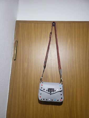 Sac à bandoulière gris en cuir véritable - Tendance !