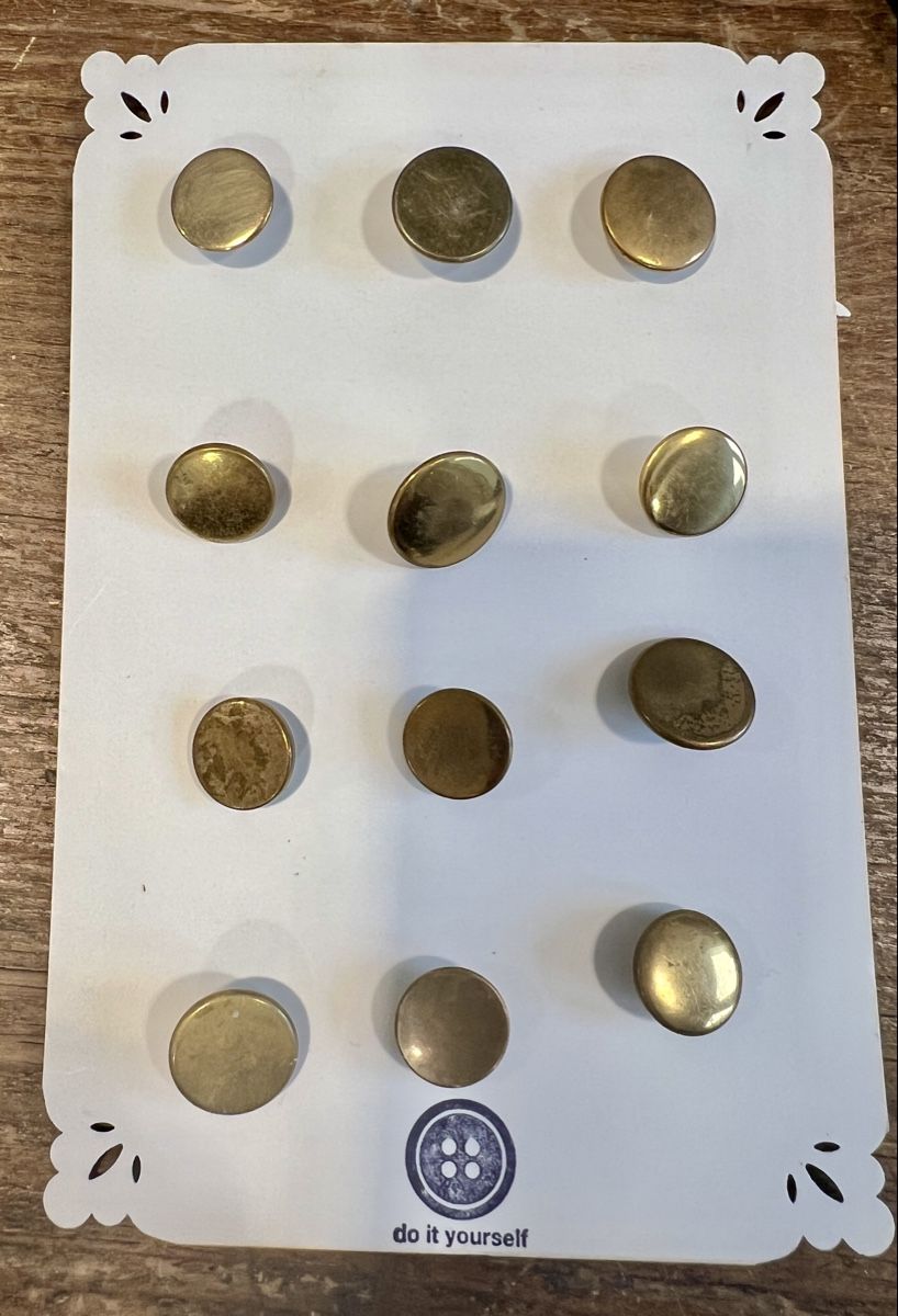 Bottoni: 12 goldfarbene Knöpfe D 1.4cm gebraucht Messing – Usato da Sirnach venduto da Wonderfulday