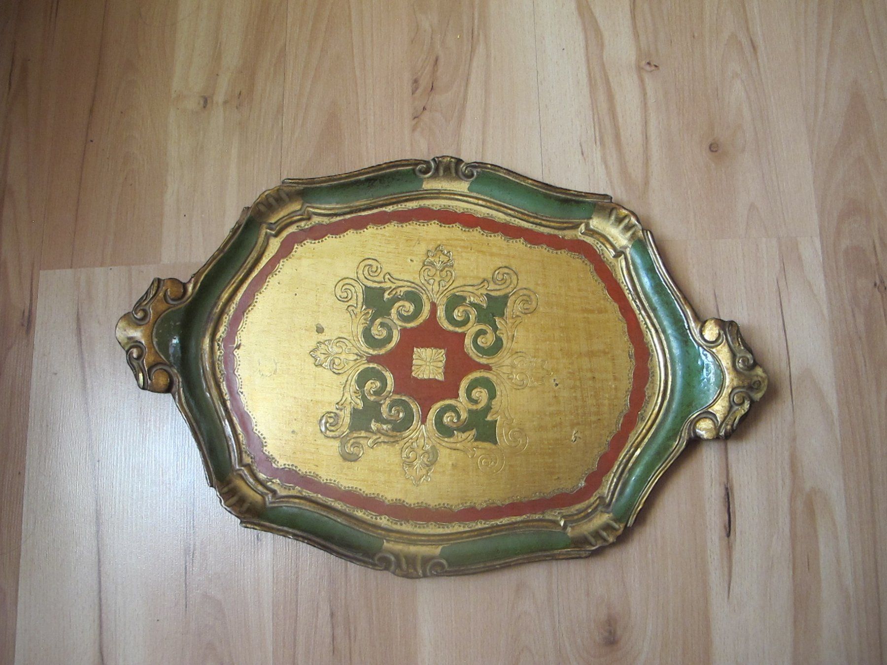 Servierplatten: Antikes Holztablett, Gold verziert, Vintage – Gebraucht aus Löhningen von Chimae67 2
