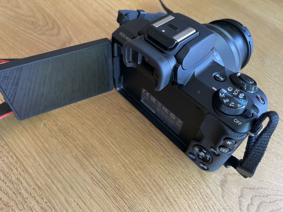 Canon Fotocamera: Canon EOS M50 Kit 15-45mm IS STM + Tasche – Usato da Winterthur venduto da sarah_roder 9