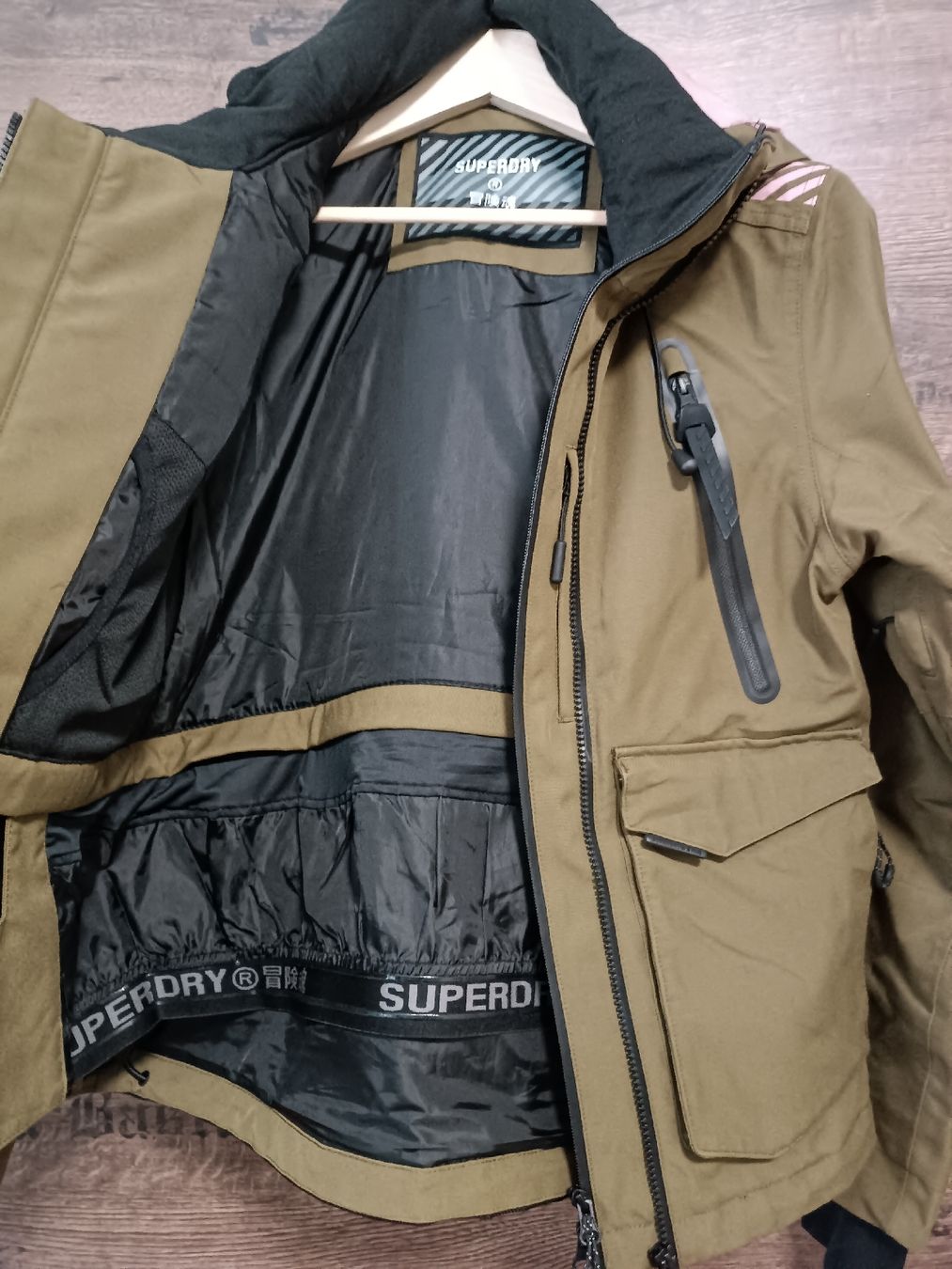 Superdry Giacche: Giacca sci/snowboard Superdry – Usato da Bellinzona venduto da JasIvo 2