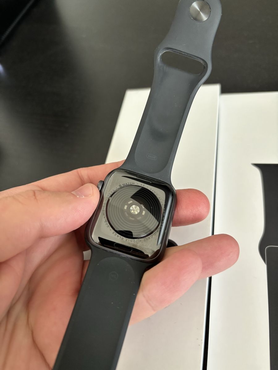 Apple Smartwatch: Apple Watch SE 44mm Full Box – D'occasion à Boudry par cor_skj5 1