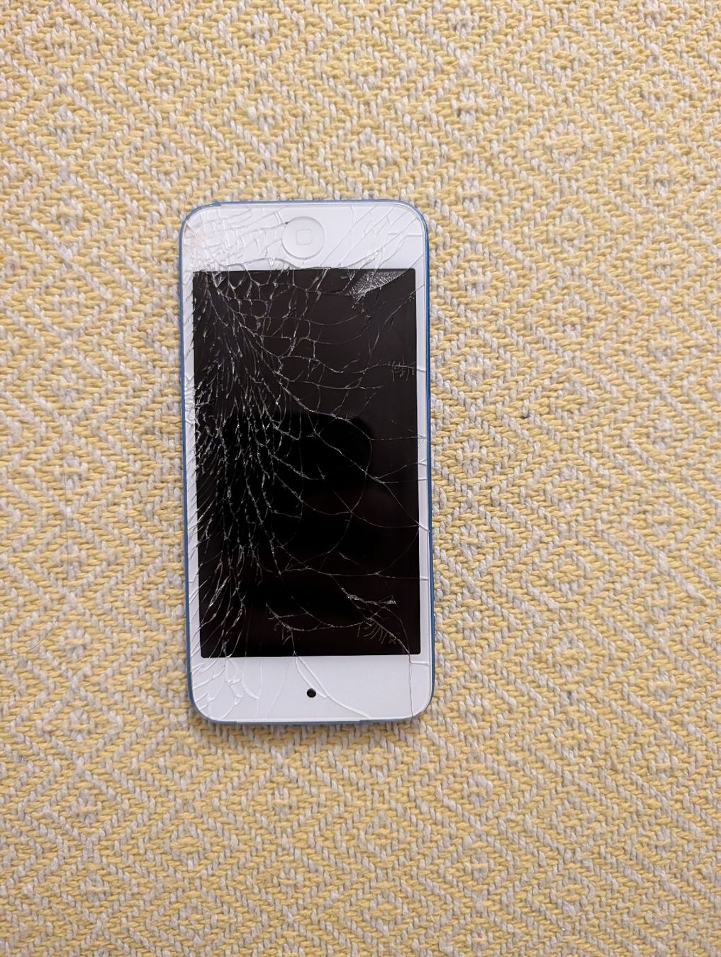 Apple Lecteur media portable: 2 iPod+ 1 iPhone – Défectueux à Oberglatt ZH par LR1989