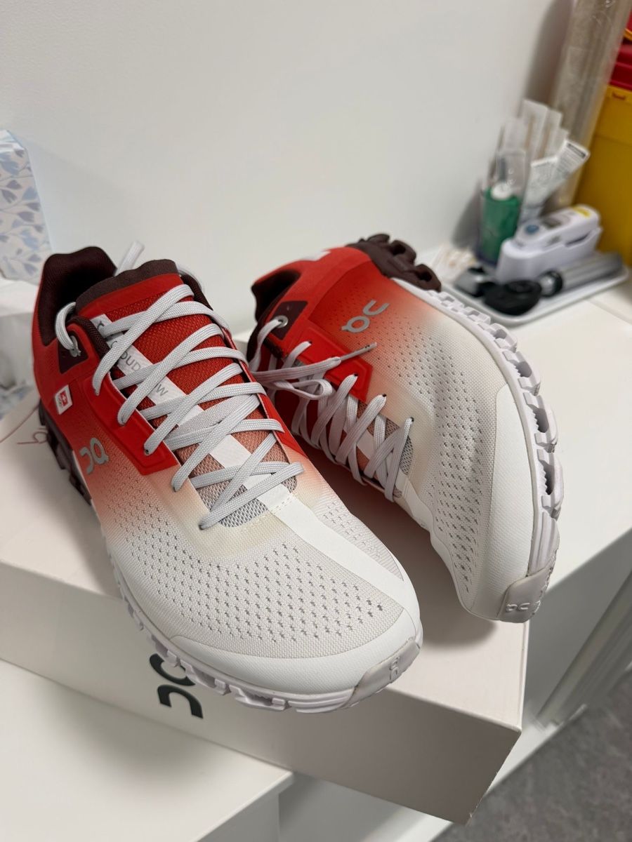 On Chaussures hommes: On Running Cloudflow Swiss Olympic – Neuf avec emballage d'origine à Urdorf par Flavialuciax 1