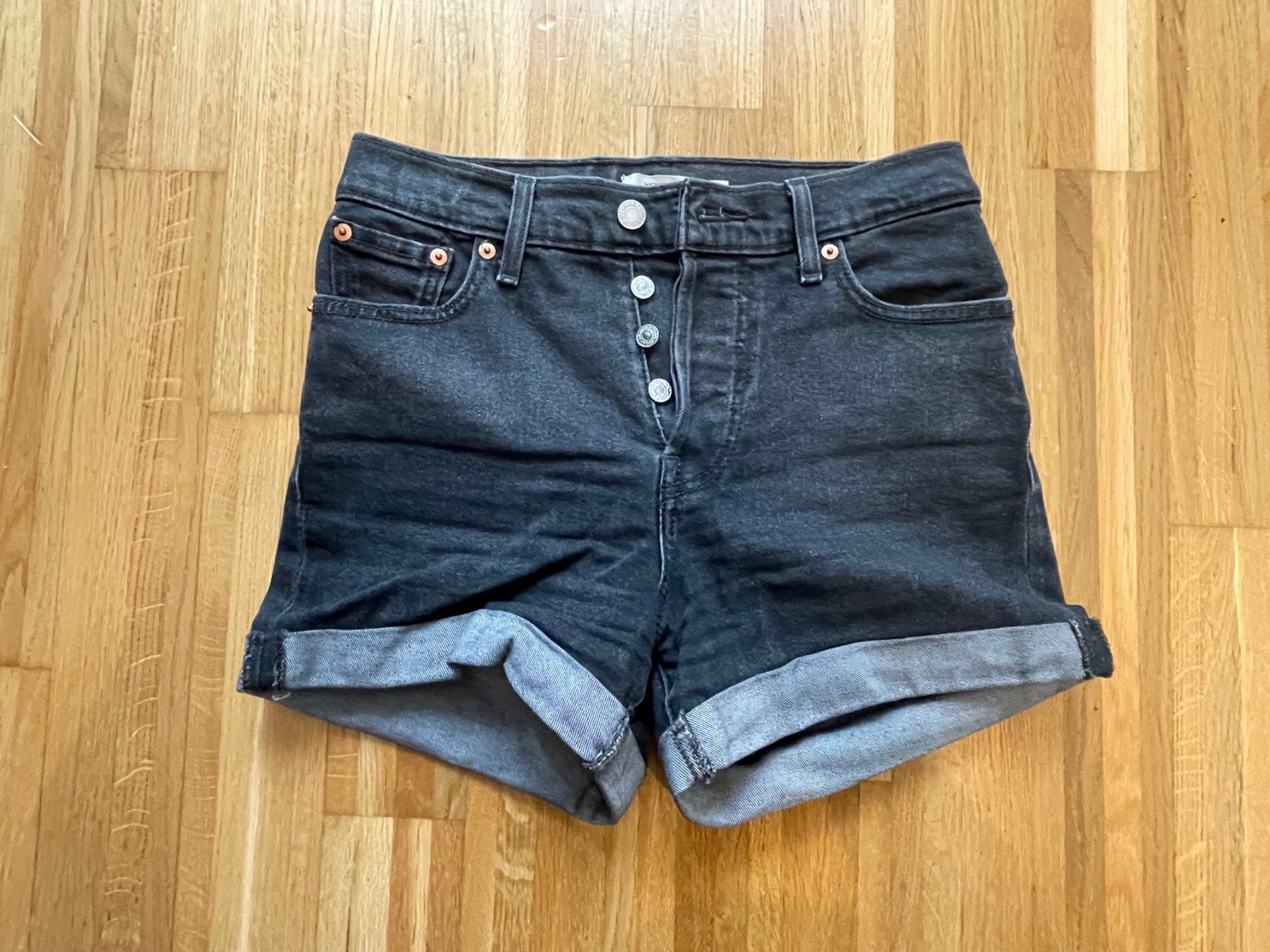 Levi's Jeans: Levis Hose Wedgie short kurz – Usato da Wilen b. Wil venduto da mel_m69h