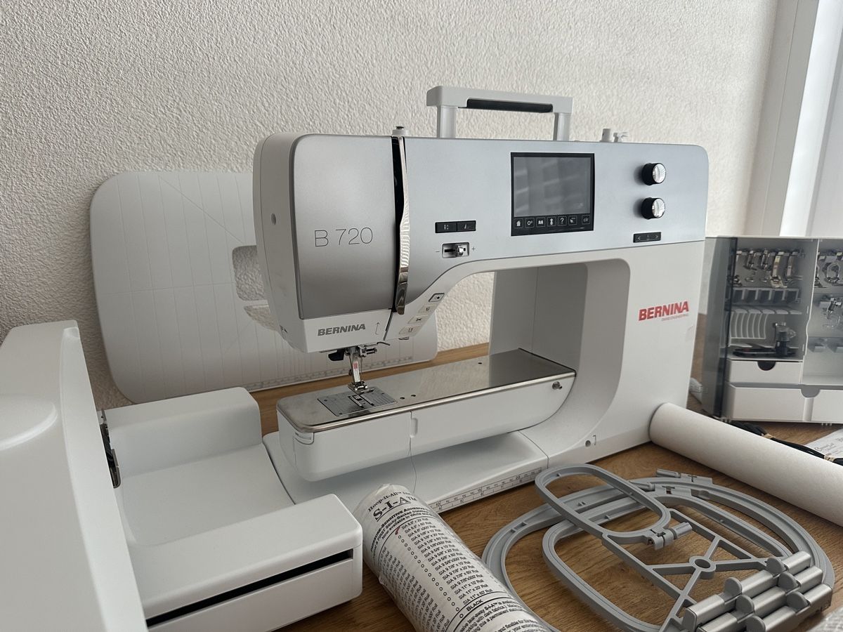 Bernina Macchine da cucire: Bernina B720 inkl. Stickmodul und Zubehör – Usato da Schaffhausen venduto da pinca19 9