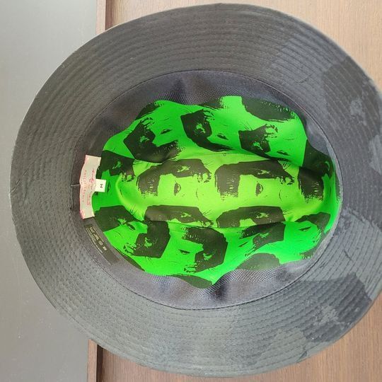 Copricapi, berretti & cappellini: Philip Treacy hat by Andy Warhol – Usato da Chavannes-des-Bois venduto da sarahzo 2
