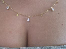 Collier plaqué or avec pendentifs en zircone goutte, neuf