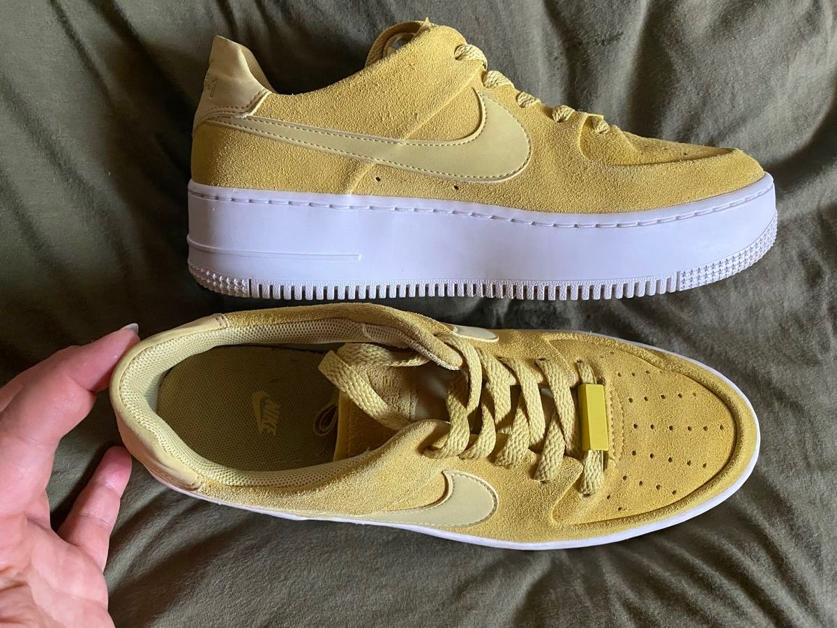 Nike Scarpe da donna: Nike Air Force 1 Sage daim, 40 – Nuovo (secondo la descrizione) da Geneve venduto da Monthoux13 1