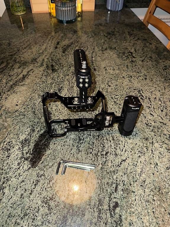 Smallrig Sonstiges Zubehör: Smallrig Sony A7 iii Cage mit Handle und High-Mount – Gebraucht aus Beromünster von Lechim19