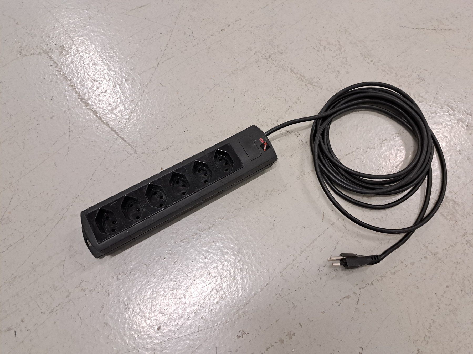 Spine: Steckerleiste 6fach schwarz mit 2 Magneten – Usato da Embrach venduto da lichttechnik 2