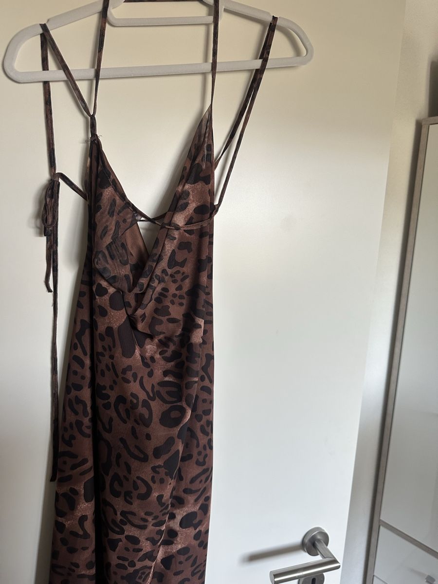 Kleider: Maxikleid mit Leopardenmuster Grösse M neuwertig – Gebraucht aus Reinach BL von Alles_muss_weg00 3
