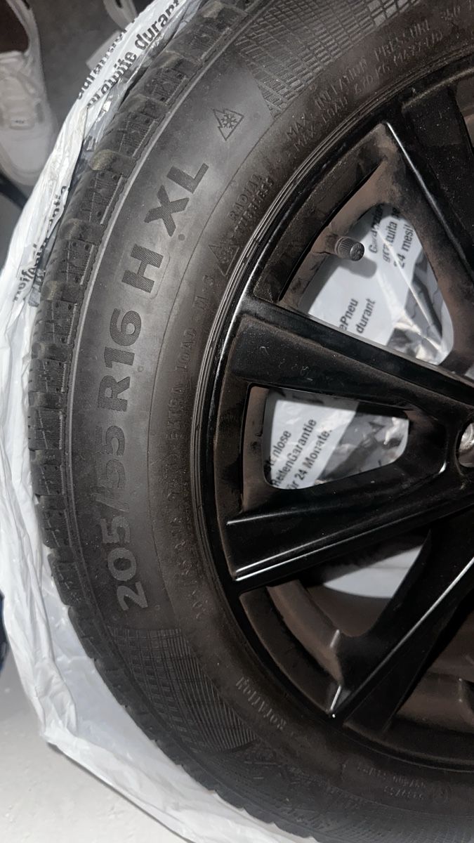 Volkswagen Cerchioni: Felgen komplett Golf Winterreifen  205/55R16 – Usato da Jona venduto da hercolis01 2