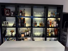Elégant bar contemporain LED intégrées