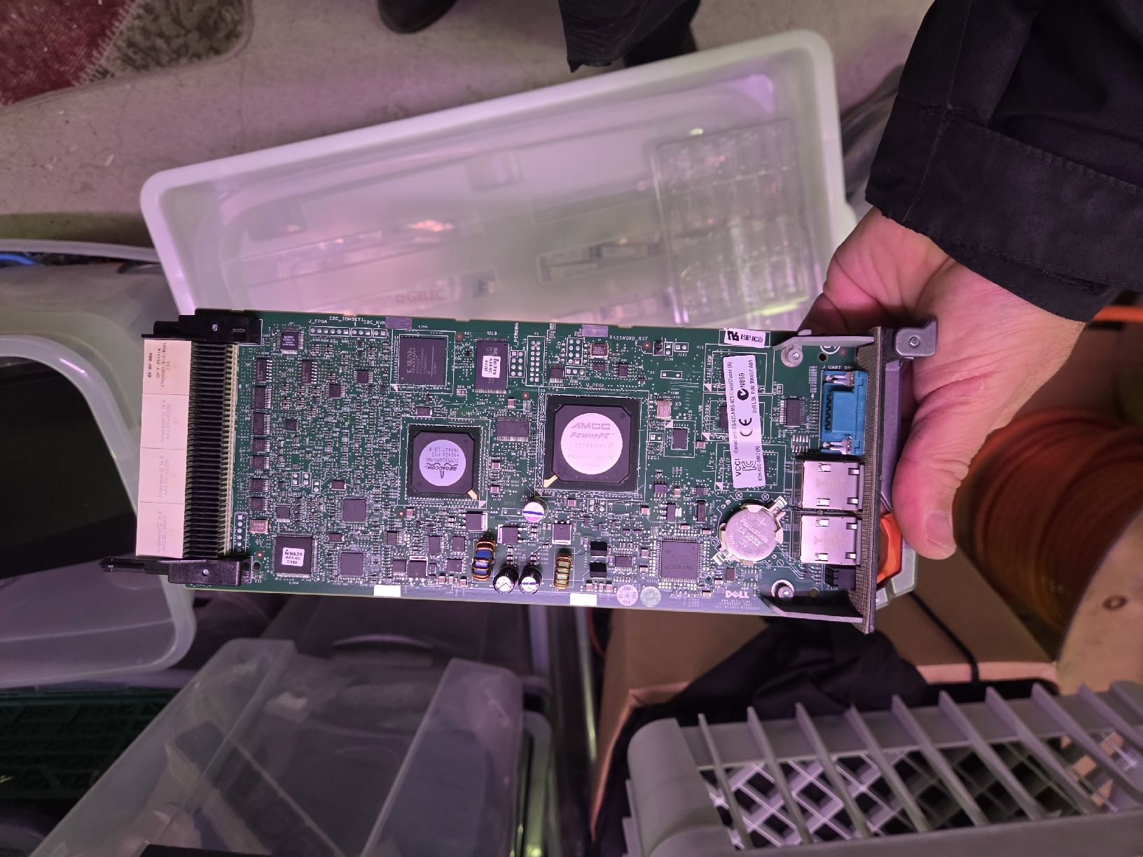 Dell Server: Dell PowerEdge M1000e IKVM Analog Switch Enclosure Assembly – Gebraucht aus Zürich von eymen20 5