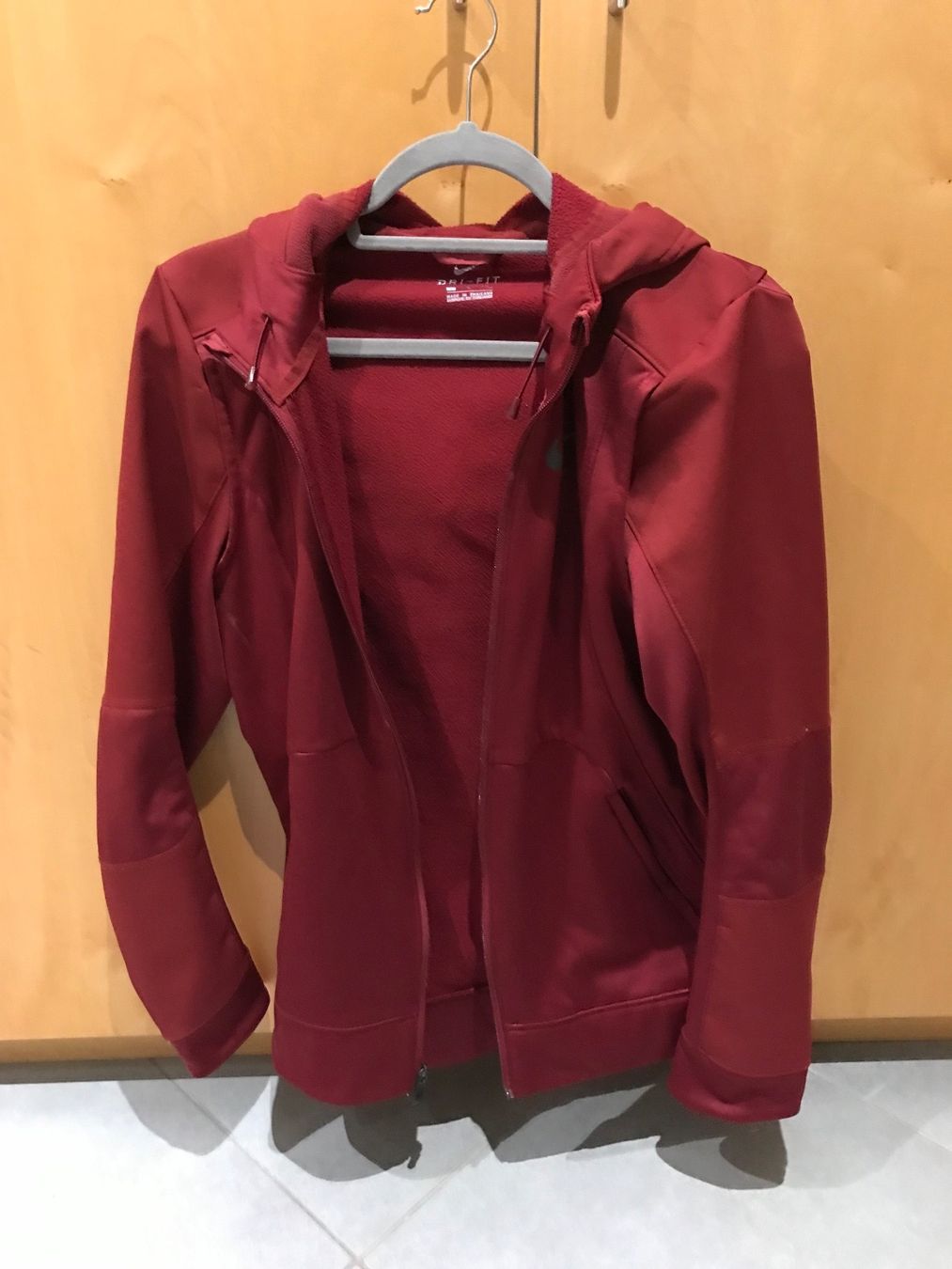 Nike Giacche: Veste à capuche Nike – Usato da Muraz (Collombey) venduto da Ivm_21