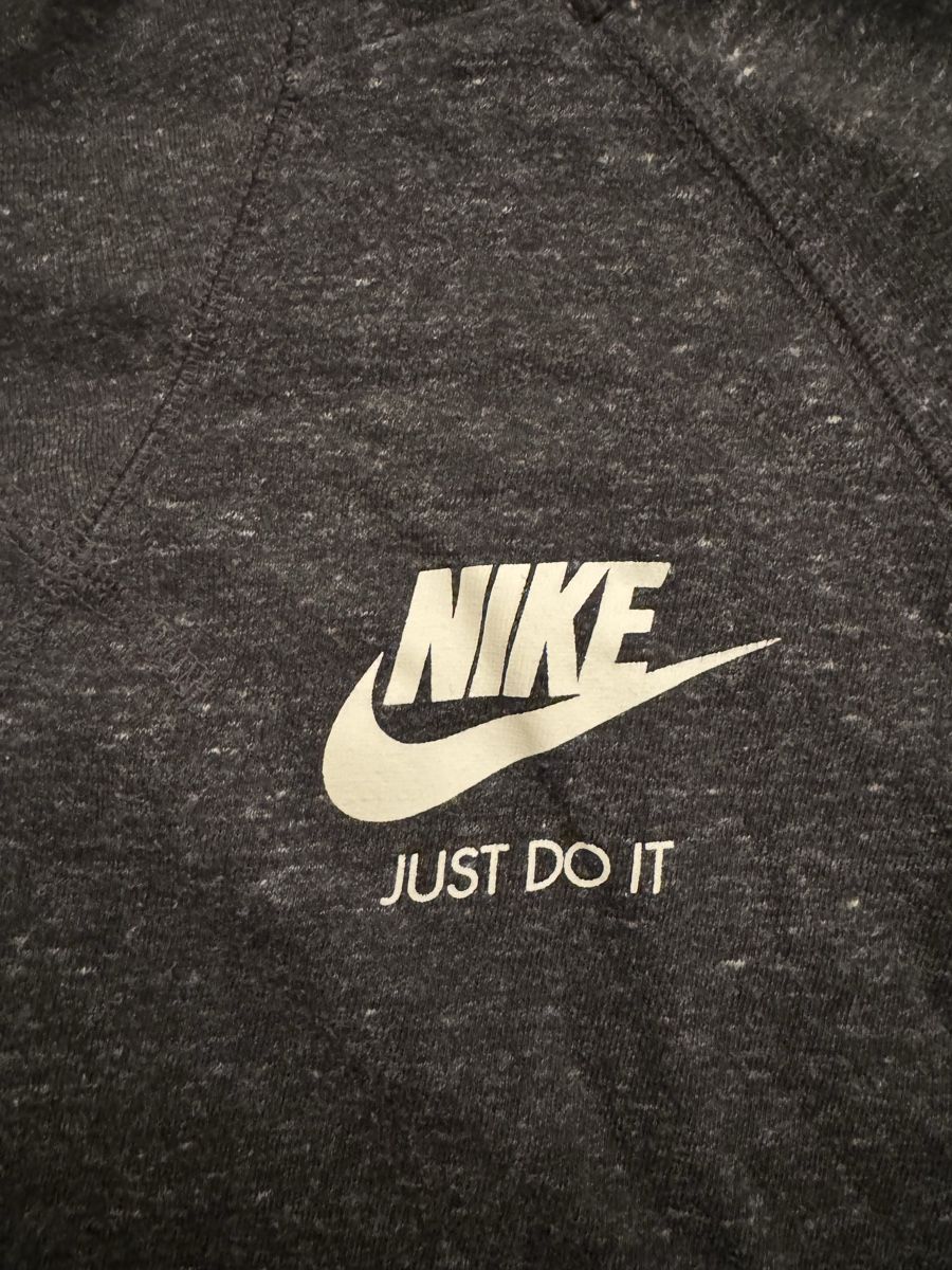 Nike Maglioni & Felpe: Nike Kapuzenpullover – Usato da Basel venduto da Giu_giu 2
