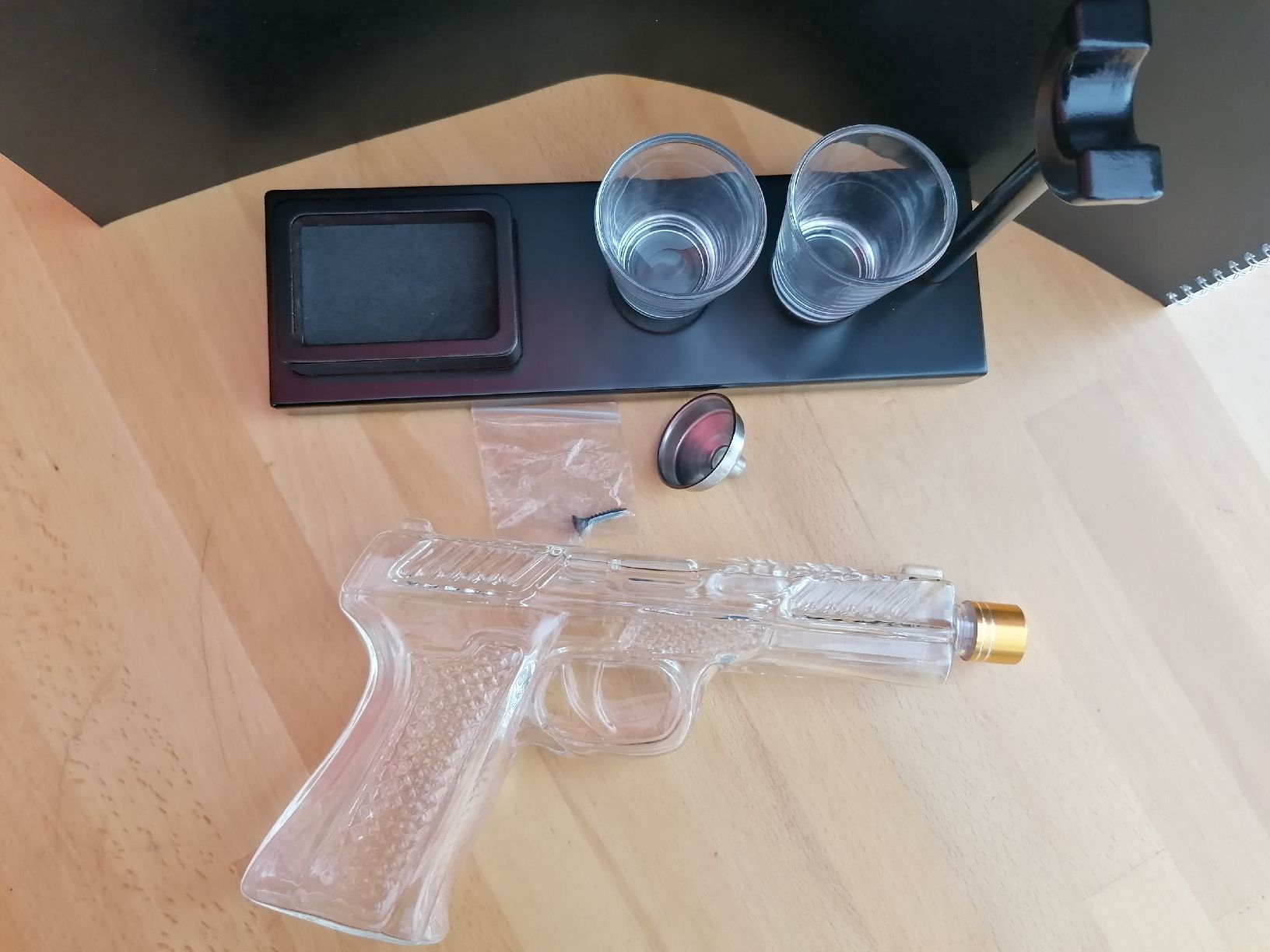 Schweizer Armee Stichwaffen: Originelle Whisky Schnaps Likör Flasche Form einer Pistole – Neu und originalverpackt aus Pfäfers von Padj 7