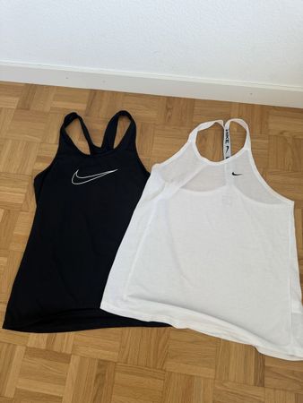 Nike Tanktops Set schwarz weiss Grösse M guter Zustand