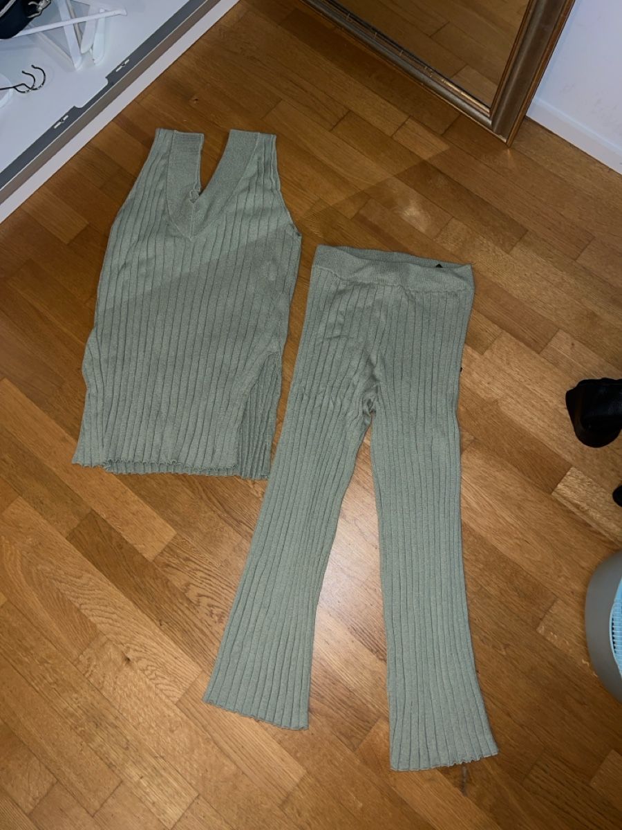 Anzüge & Kostüme: Strick Set Top & Hose gerippt Gr. S/M - Salbeigrün – Gebraucht aus Kaiseraugst von deb_998t