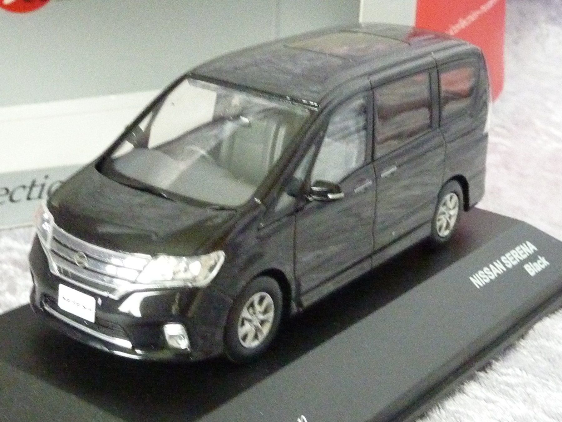 Nissan Modellini d'auto: Nissan Serena 1:43 – Nuovo (secondo la descrizione) da Dürrenäsch venduto da modellautos4you