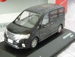 Nissan Serena 1:43