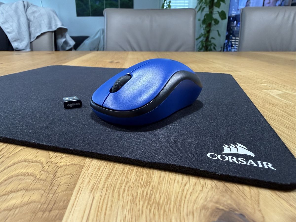 Logitech Maus: Logitech M185 Maus blau + Wireless Adapter & Corsair Mauspad – Gebraucht aus Wallisellen von FabianB