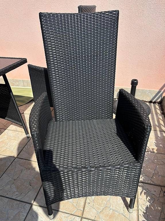Tavoli: Tavolo e poltrone in Rattan – Usato da Taverne venduto da swe_6zpk 2