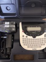 P-Touch Etikettiergerät QWERTZ + Netzteil + Anleitung *NEU*