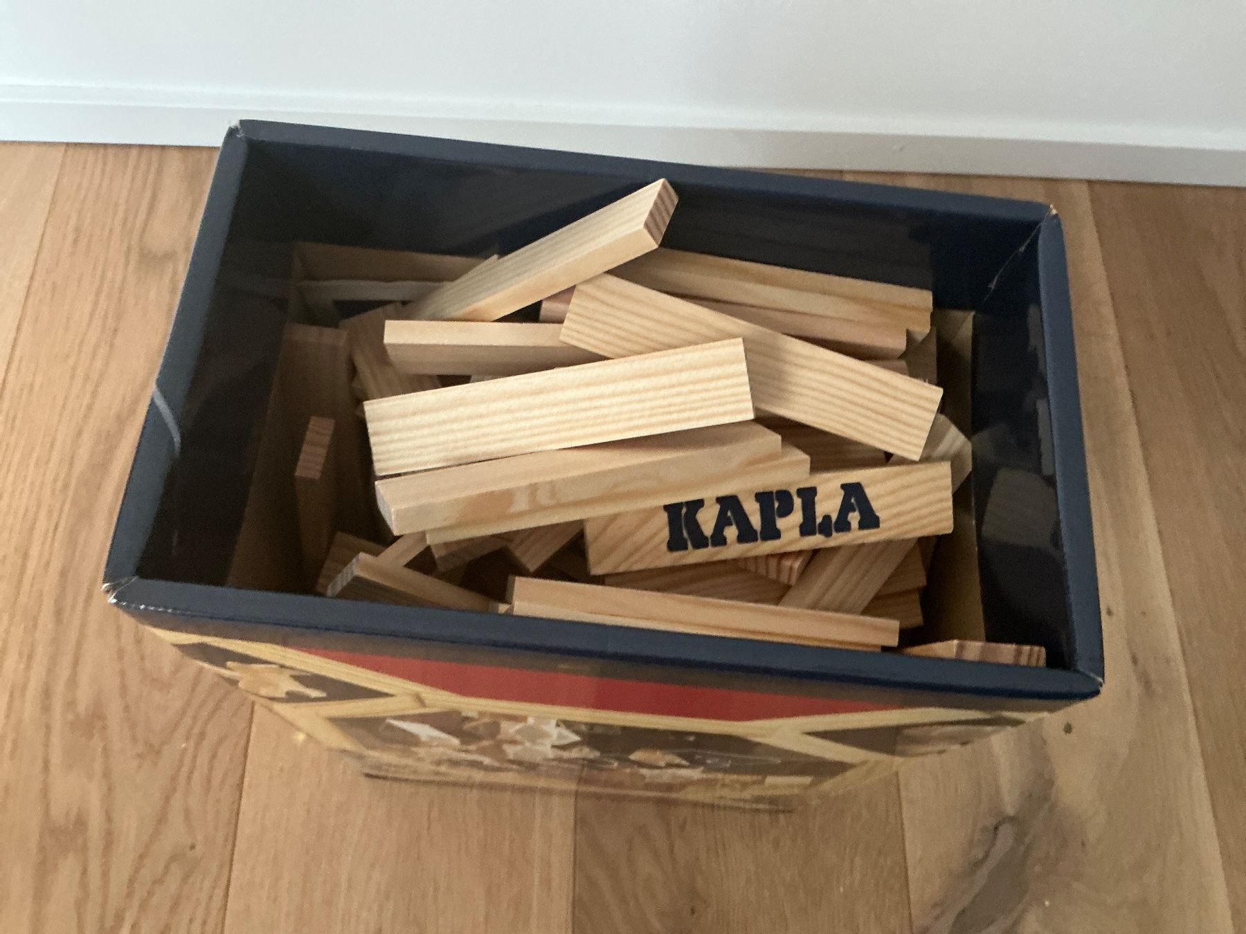 Kapla Spielzeuge: Kapla Holzklötze 200 Stücke – Gebraucht aus Wettswil am Albis von Autodelta 1