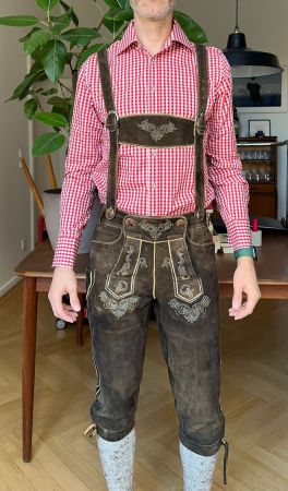 Lederhose, Trachtenhemd, Strümpfe