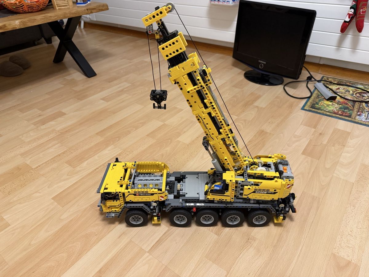 Technics Kit di costruzioni: LEGO Technic Mobiler Schwerlastkran 42009 – Usato da Mirchel venduto da Hilal1994 1