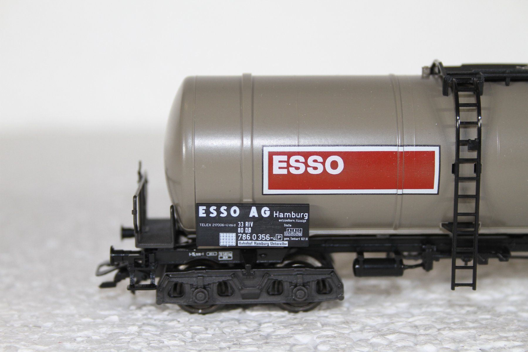 Märklin Modellini di ferrovie: Märklin 4754 Esso Kesselwagen – Usato da Triesen venduto da cor_62ts 2