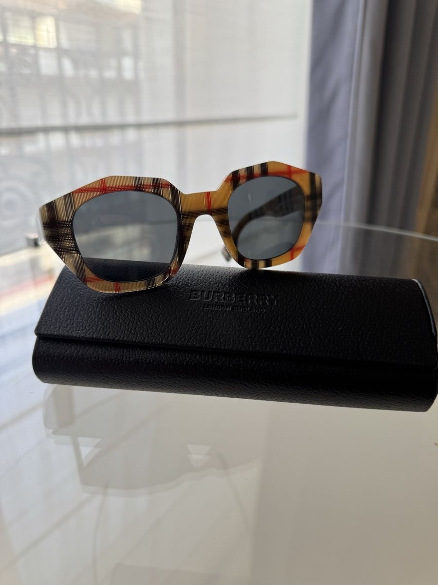 Burberry Occhiali & Lenti: Burberry Sonnenbrille - ungetragen – Nuovo (secondo la descrizione) da Orselina venduto da stefaniamenz 2
