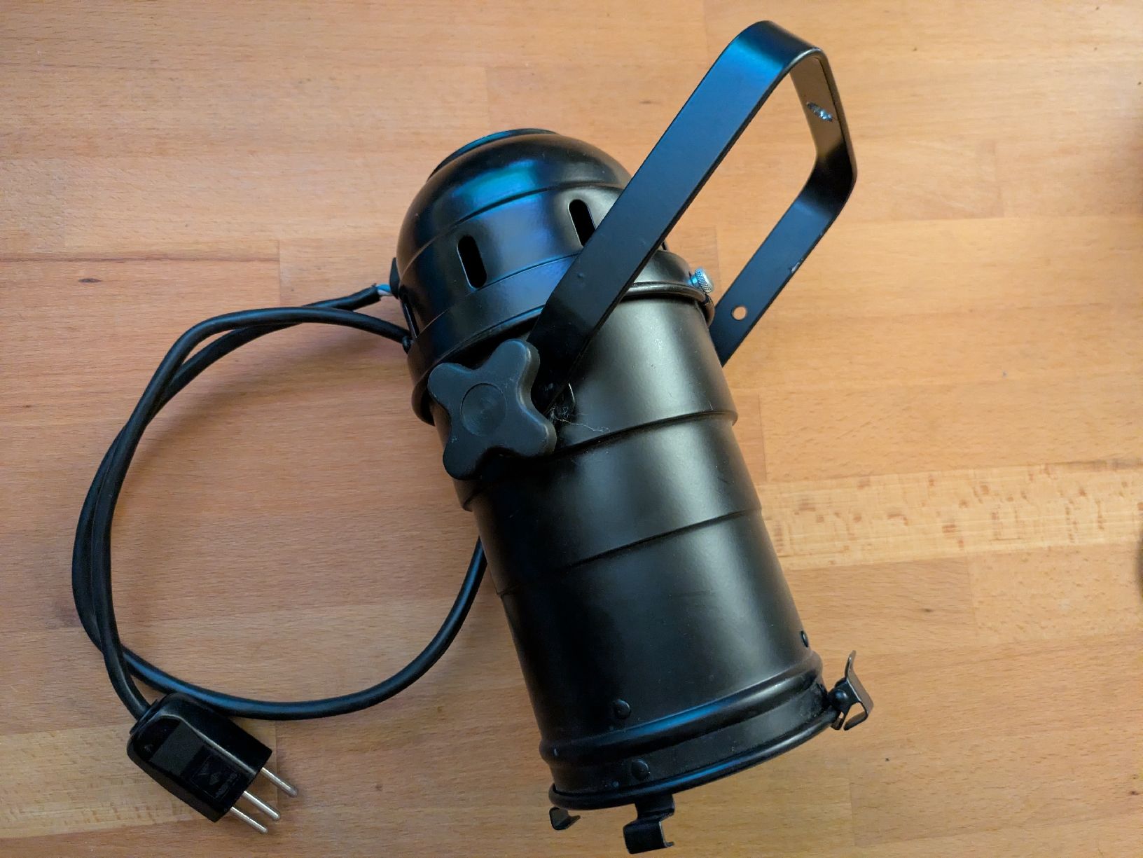 Lampen: Theater Scheinwerfer PAR 36 schwarz gebraucht – Gebraucht aus Bern von Punjabi 1