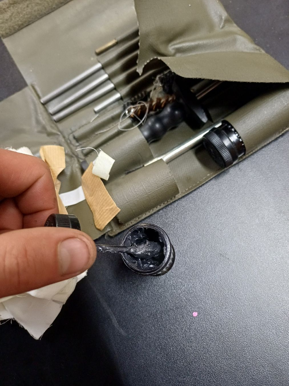 Schweizer Armee Tutti gli attrezzi: Schweizer Militär Gewehrputzzeug – Usato da Wangenried venduto da Recycler94 3