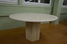 Designer Tisch aus Travertin