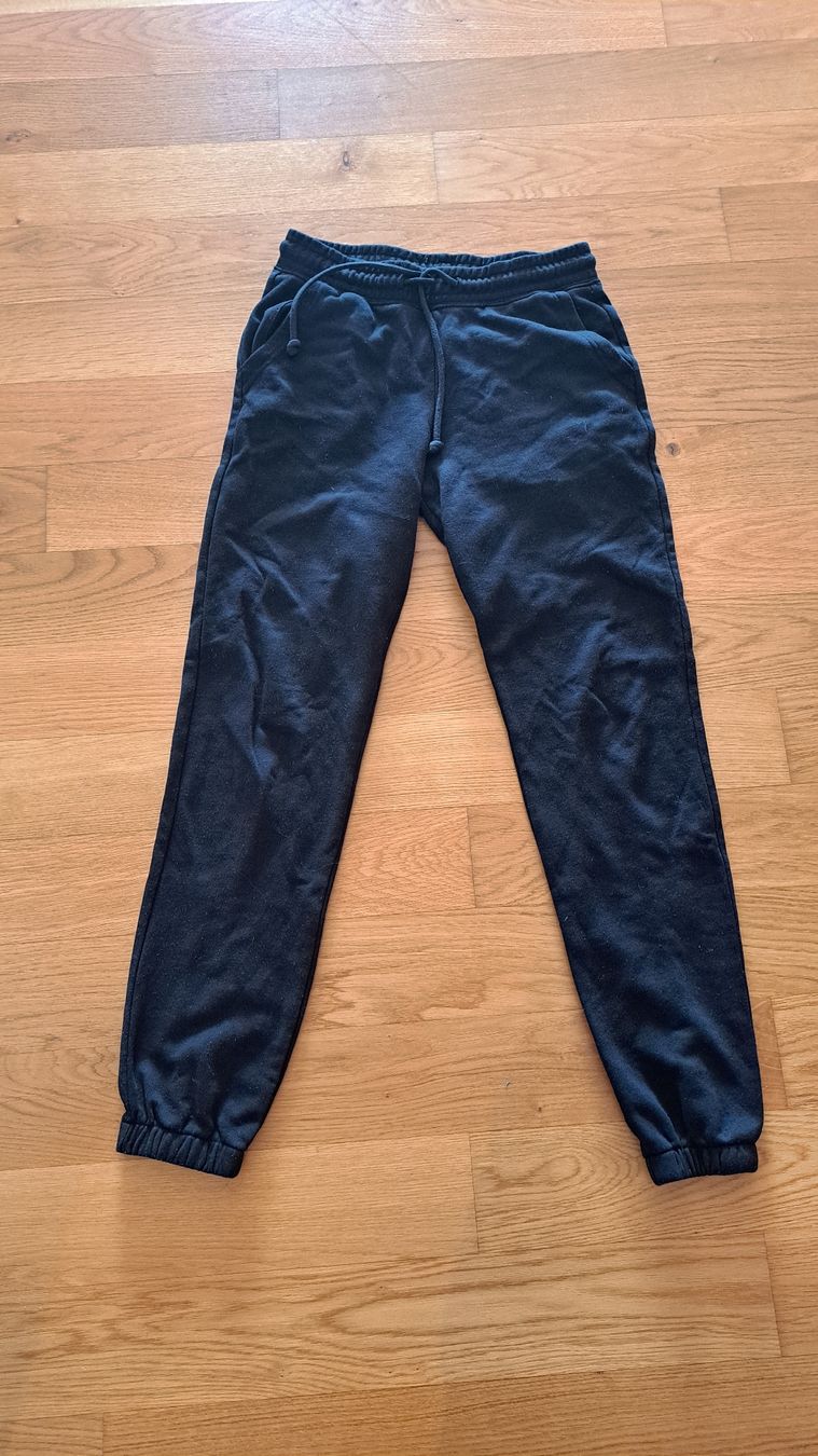 H&M Pantaloni: Trainerhose H&M Schwarz – Usato da Seengen venduto da ja6_65wp 1