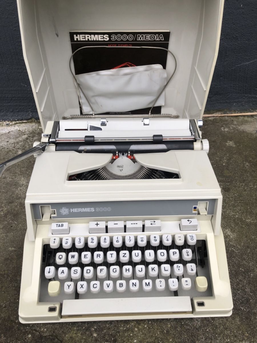 Schreibmaschinen: Vintage  Machine à écrire HERMES 3000 – Gebraucht aus Biel-Bienne von alos07