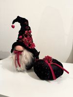 Weihnachtszwerg mit Kürbis