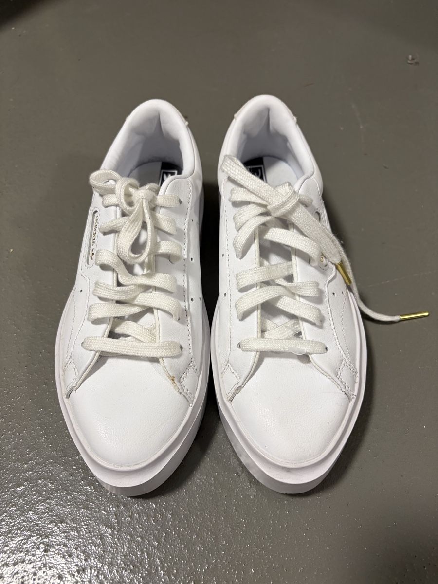 Adidas Scarpe da donna: Weisse Adidas Sneaker, Modell Sleek W – Nuovo (secondo la descrizione) da Lauperswil venduto da LaGerber