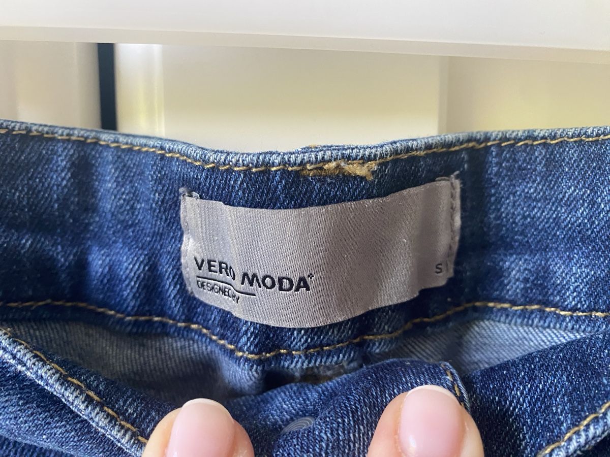 Vero Moda Jeans: Vera Moda Jeansshorts  – Nuovo (secondo la descrizione) da Oberägeri venduto da Tine1982 1
