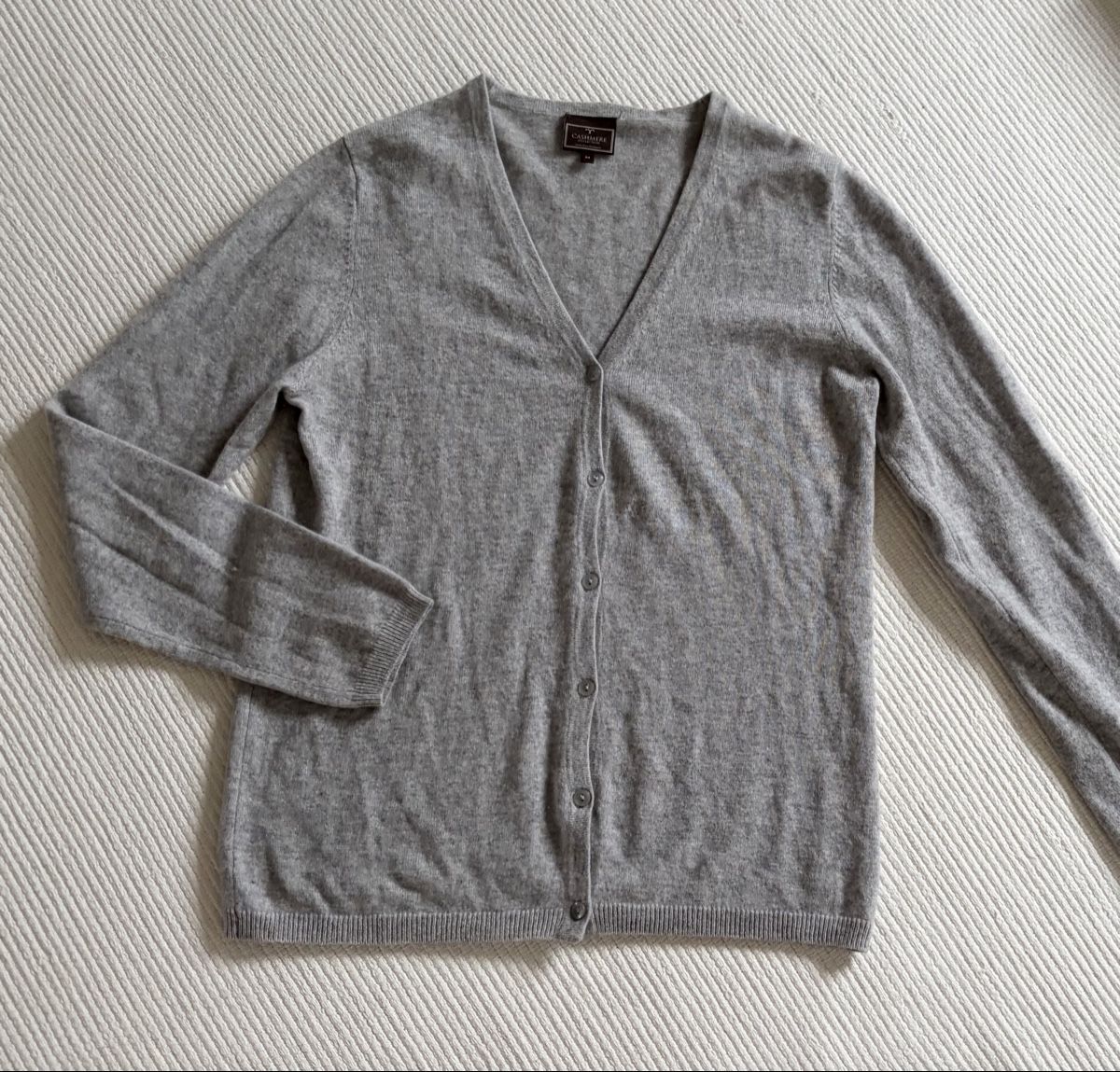 Maglioni & Felpe: Damen Kaschmir Strickjacke grau Grösse M  – Usato da Gossau venduto da Magic999 1