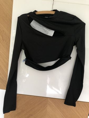 Crop top noir Shein, taille M,idéal pour l'été! NEUF